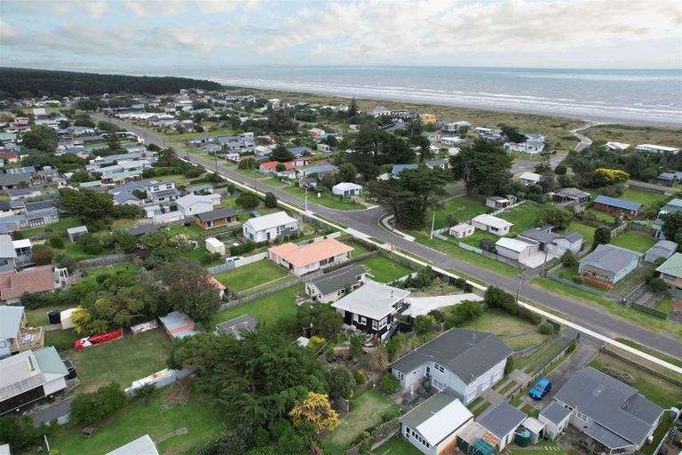 Photo of property in 72 Park Avenue, Waitarere Beach, Levin, 5510