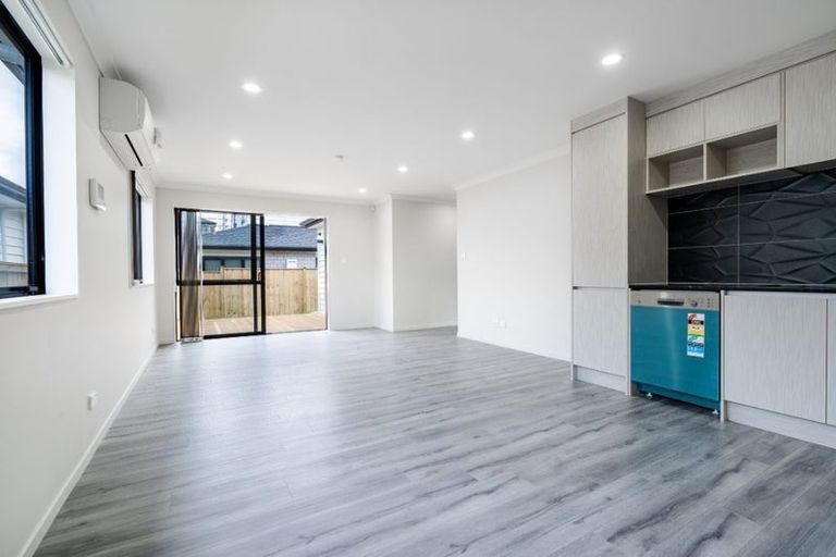 Photo of property in 10 Koroheke Road, Takanini, 2110