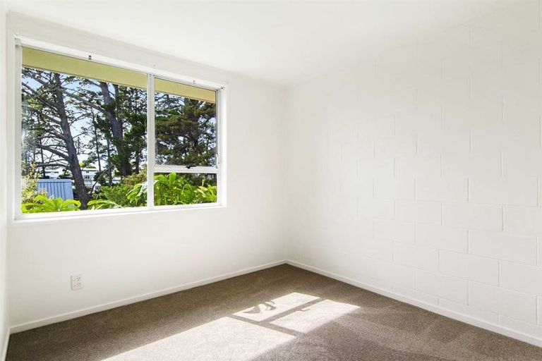 Photo of property in 1/9 John Court Street, Birkenhead, Auckland, 0626