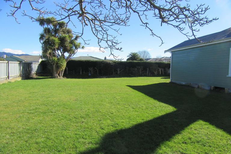 Photo of property in 43 Rhodes Street, Waimate, 7924