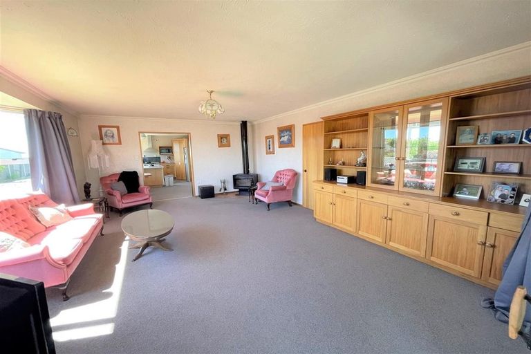 Photo of property in 19 Timaru Road, Waimate, 7924