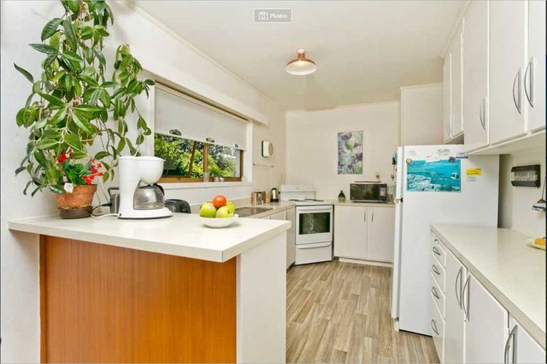 Photo of property in 2/4 Nea Place, Hillcrest, Auckland, 0627