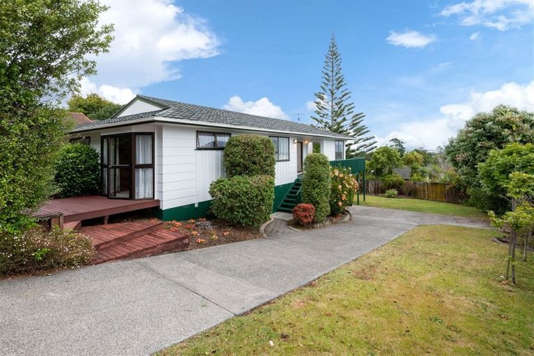 Photo of property in 12 Lewisham Street, Highland Park, Auckland, 2010