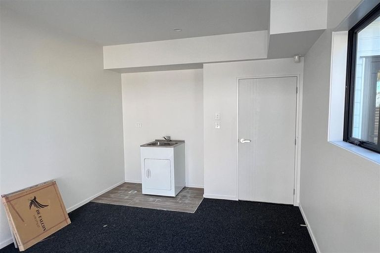 Photo of property in 1 Aramata Road, Papakura, 2110