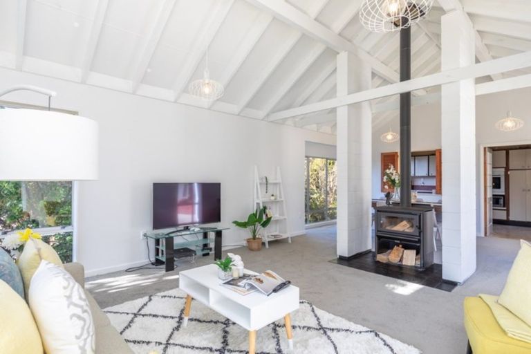 Photo of property in 64 Winara Avenue, Waikanae, 5036