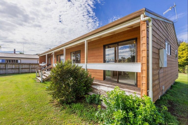 Photo of property in 14 Lake Street, Takapau, 4203