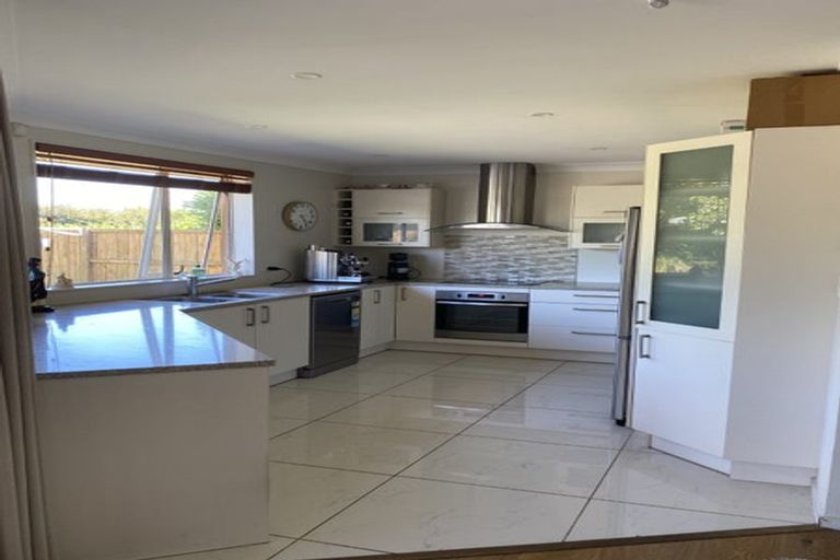 Photo of property in 31 Waiwherowhero Drive, St Andrews, Hamilton, 3200