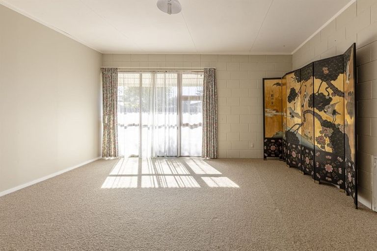 Photo of property in 16 Dunk Place, Milson, Palmerston North, 4414