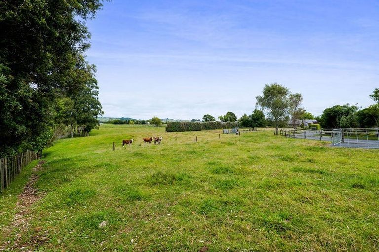 Photo of property in 25 Takiroa Street, Urenui, 4375