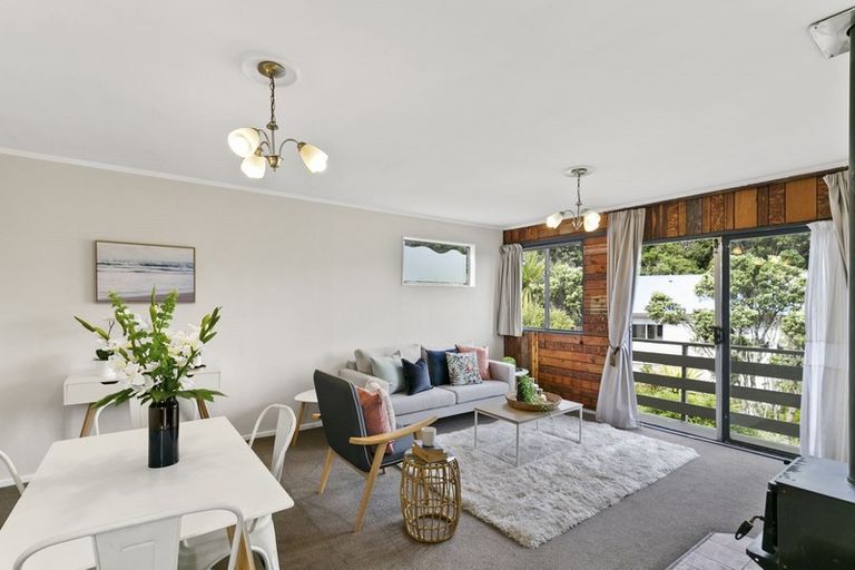 Photo of property in 29b Omega Street, Newlands, Wellington, 6037
