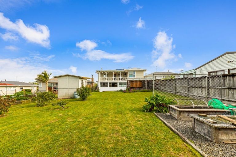 Photo of property in 46 Woodford Avenue, Henderson, Auckland, 0610