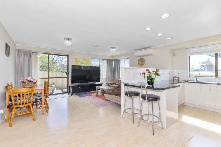 Photo of property in 25 Glen Close, Glen Eden, Auckland, 0602