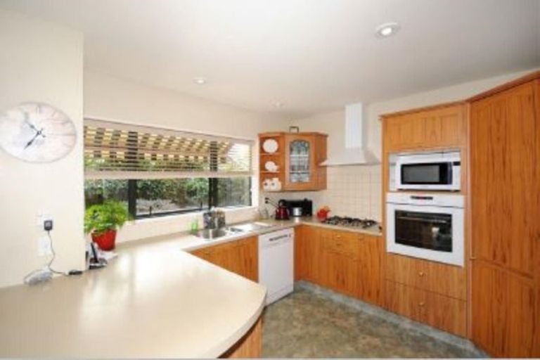 Photo of property in 2 Yarrum Lane, Avonhead, Christchurch, 8042