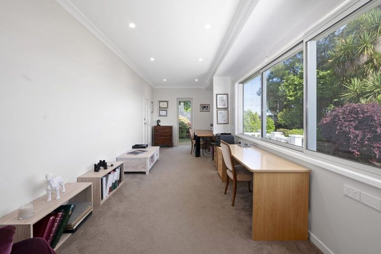 Photo of property in 15 Manahi Avenue, Kawaha Point, Rotorua, 3010