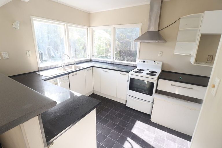 Photo of property in 4 Teviot Place, Totara Vale, Auckland, 0629