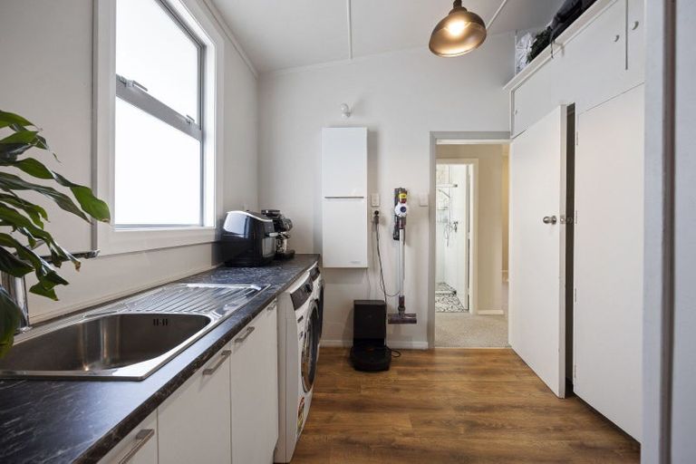 Photo of property in 326 South Road, Hawera, 4610