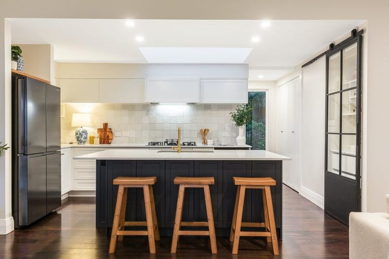 Photo of property in 89 Paremata Road, Paremata, Porirua, 5024