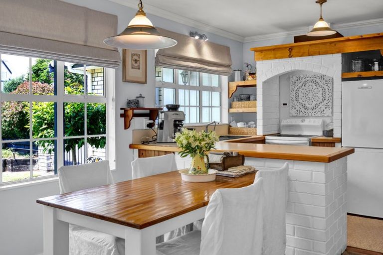 Photo of property in 11 Elder Grove, Whalers Gate, New Plymouth, 4310