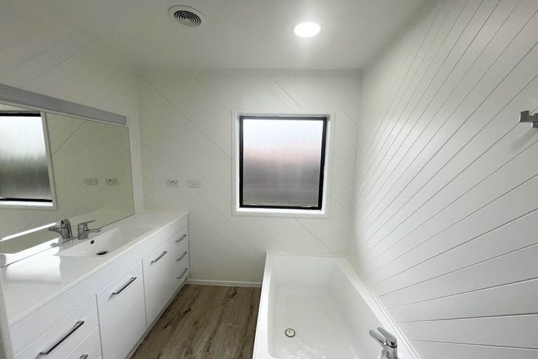 Photo of property in 160 Sturges Road, Henderson, Auckland, 0612