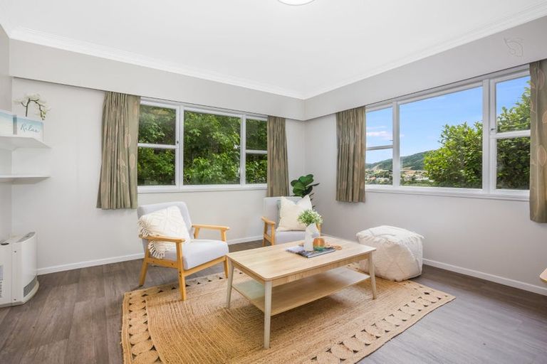 Photo of property in 5 Fyvie Avenue, Tawa, Wellington, 5028
