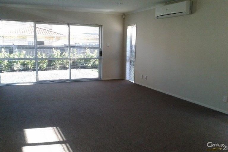 Photo of property in 5 Lorenzo Way, Flat Bush, Auckland, 2016