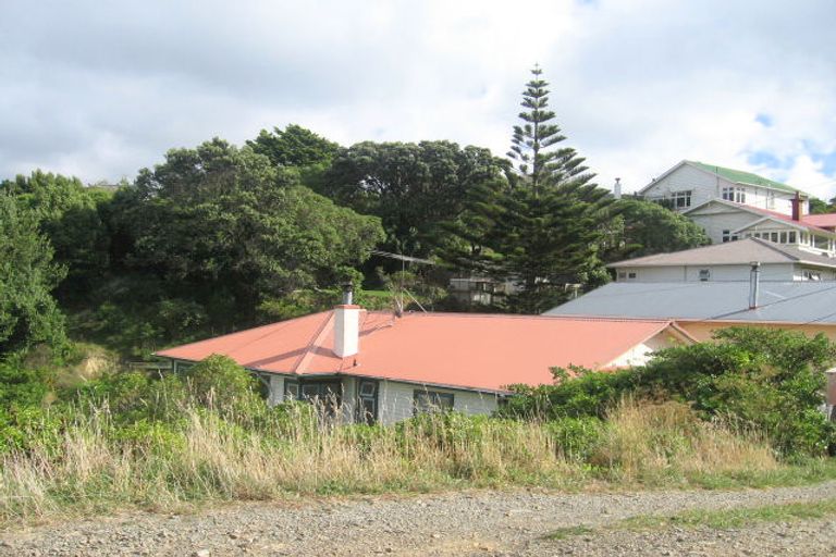 Photo of property in 118 Maupuia Road, Maupuia, Wellington, 6022