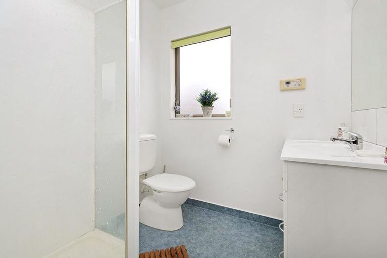 Photo of property in 12 Cambridge Street, Tawa, Wellington, 5028