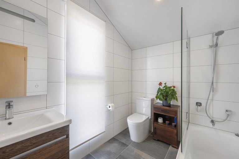 Photo of property in 133 Marine Parade, Eastbourne, Lower Hutt, 5013