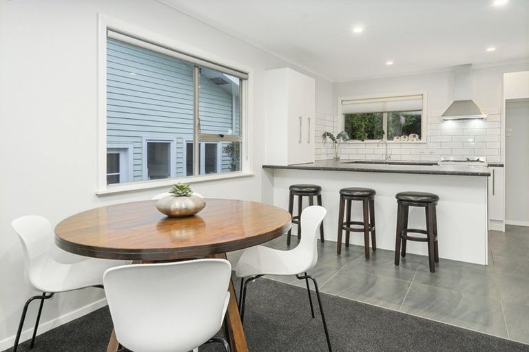 Photo of property in 227 Dowse Drive, Maungaraki, Lower Hutt, 5010