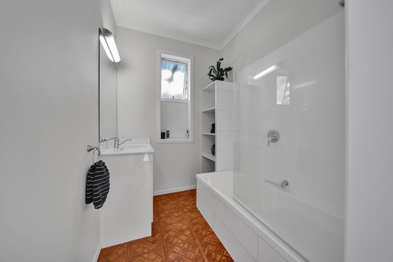 Photo of property in 72 Broadway, Waitara, 4320