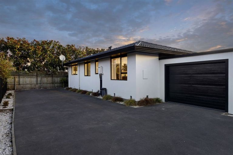 Photo of property in 2/74a Jeffreys Road, Fendalton, Christchurch, 8052