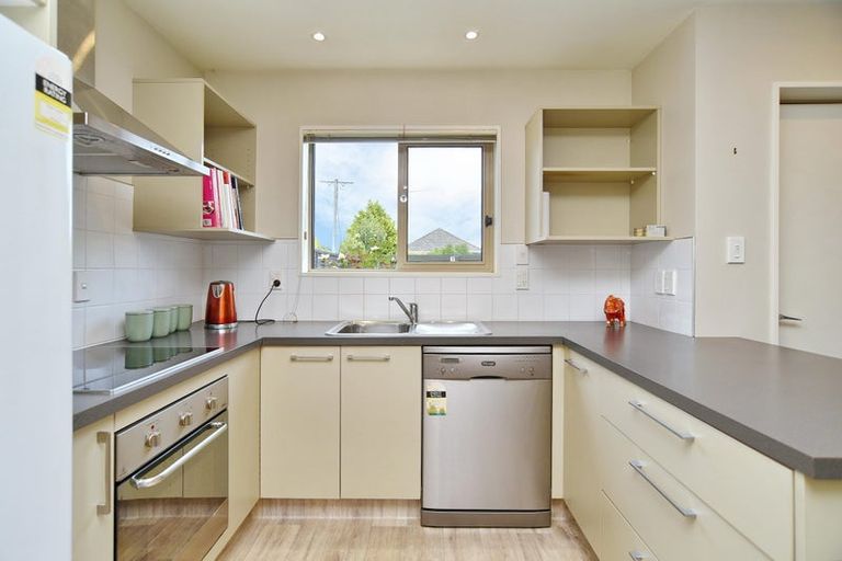 Photo of property in 14 Fulham Street, Islington, Christchurch, 8042