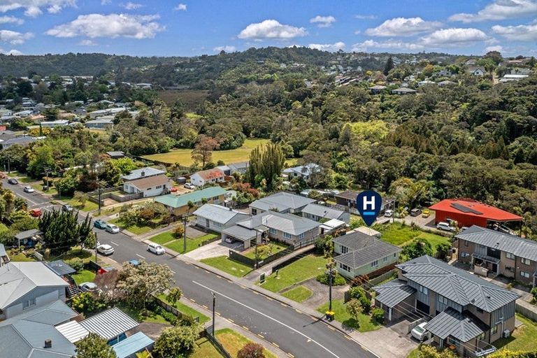 Photo of property in 15 Lauderdale Road, Birkdale, Auckland, 0626