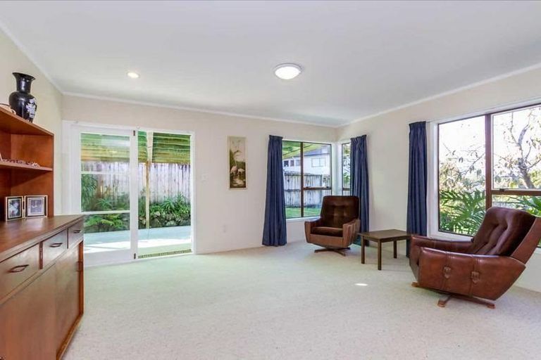 Photo of property in 15 Yule Place, Massey, Auckland, 0614
