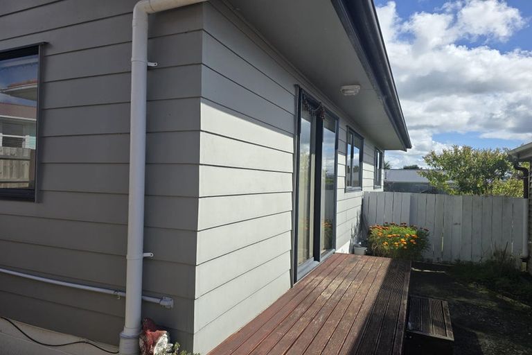 Photo of property in 85 Cobham Crescent, Kelston, Auckland, 0602