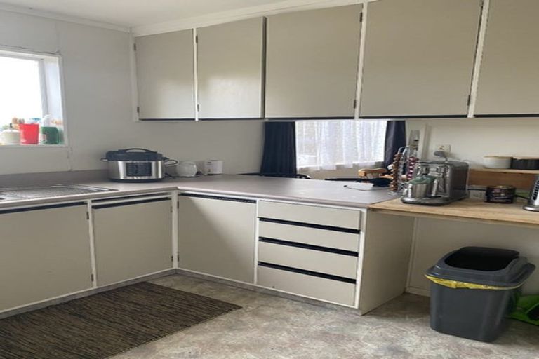 Photo of property in 18a Chetwode Grove, Newlands, Wellington, 6037