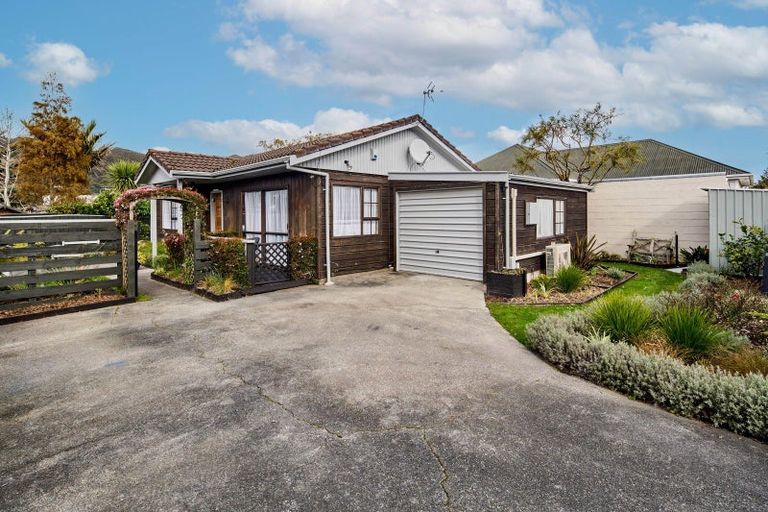 Photo of property in 122 Cambridge Terrace, Fairfield, Lower Hutt, 5011
