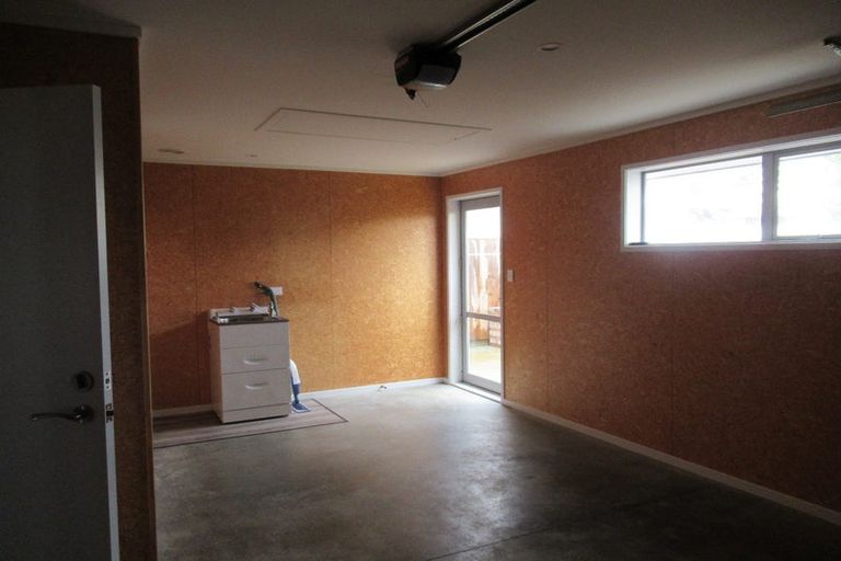 Photo of property in 65 Karaka Crescent, Levin, 5510