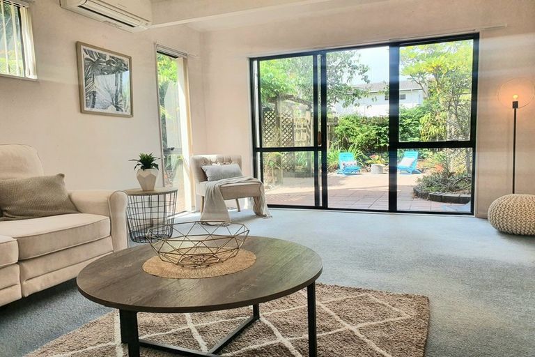 Photo of property in 2/110 Nigel Road, Browns Bay, Auckland, 0630