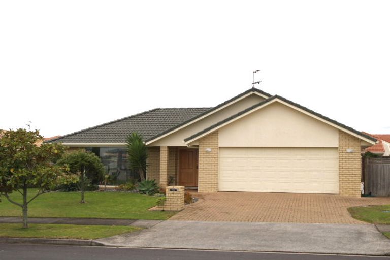 Photo of property in 4 Trovare Place, Golflands, Auckland, 2013