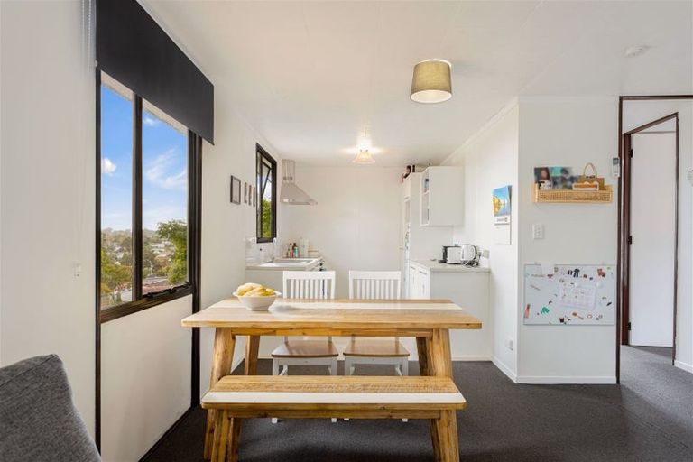 Photo of property in 3 Maywood Crescent, Glen Eden, Auckland, 0602