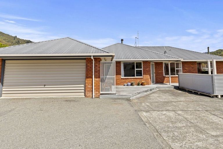 Photo of property in 157a Waikawa Road, Picton, 7220