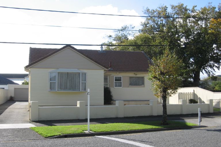 Photo of property in 30 Wheatley Street, Naenae, Lower Hutt, 5011