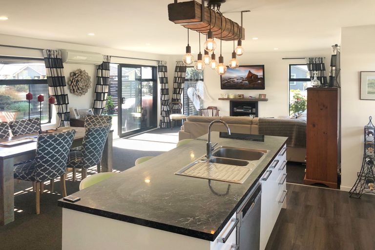 Photo of property in 37 Te Korari Street, Marshland, Christchurch, 8083