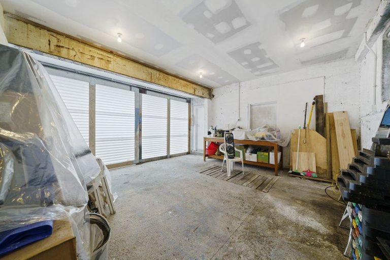 Photo of property in 20 Kellsmere Crescent, Island Bay, Wellington, 6023