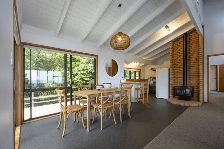 Photo of property in 109 Seaview Road, Piha, 0772