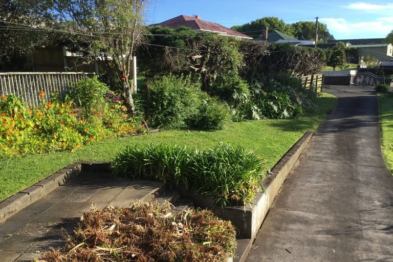 Photo of property in 153 Bleakhouse Road, Mellons Bay, Auckland, 2014