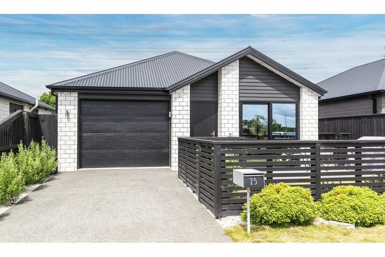 Photo of property in 25 Piripiri Place, Broomfield, Christchurch, 8042
