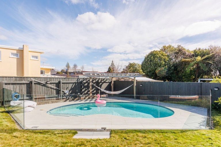 Photo of property in 22 Phoenix Avenue, Hokowhitu, Palmerston North, 4410