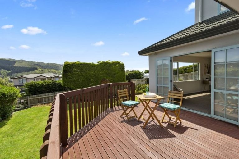 Photo of property in 128 Woodman Drive, Tawa, Wellington, 5028